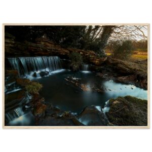 « Le murmure de l’eau » Poster qualité musée en papier mat encadré en bois