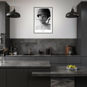 « Charlotte »  en papier semi-brillant encadré en bois