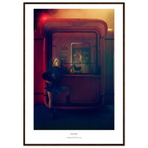 « Kioski »  en papier semi-brillant encadré en bois