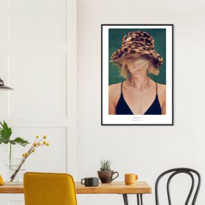 « Wild Motion »  en papier semi-brillant encadré en bois